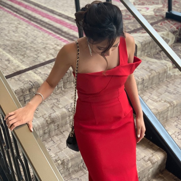 Red maxi gown with side slit - Picture 2 of 9